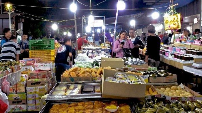 Suasana pasar kue subuh, jajanan pasar, di Pasar Senen Jakarta (Foto: tribunnews.com)