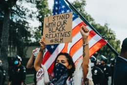 Protest #BLM in USA (Unsplash.com/Sean Lee)