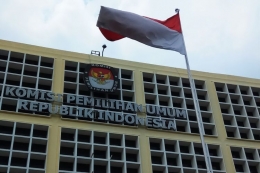 Logo Komisi Pemilihan Umum (KPU) RI digedung KPU RI, Jalan Imam Bonjol 29, Jakarta Pusat, Jumat (6/10/2017). (KOMPAS.com/ MOH NADLIR )