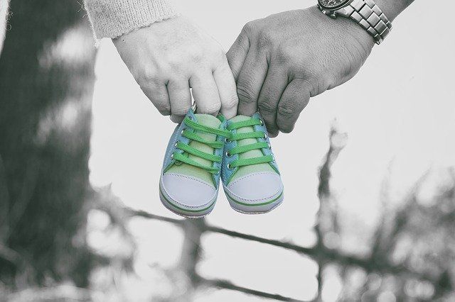 Ilustrasi sepatu anak (sumber gambar : pixabay.com)