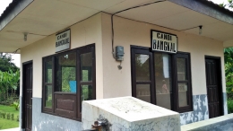 Pos pengamanan di Candi Bangkal Mojokerto dan buku tamu yang terdiam membisu. Dokumen Pribadi