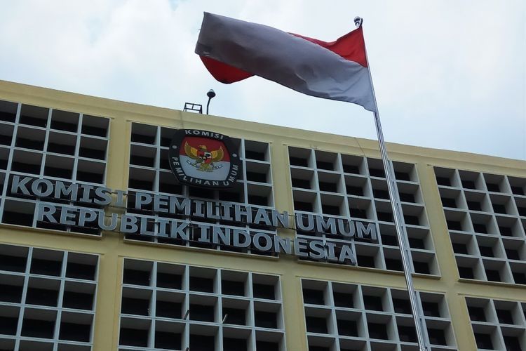 ilustrasi: Logo Komisi Pemilihan Umum (KPU) RI digedung KPU RI, Jalan Imam Bonjol 29, Jakarta Pusat, Jumat (6/10/2017). (KOMPAS.com/ MOH NADLIR )