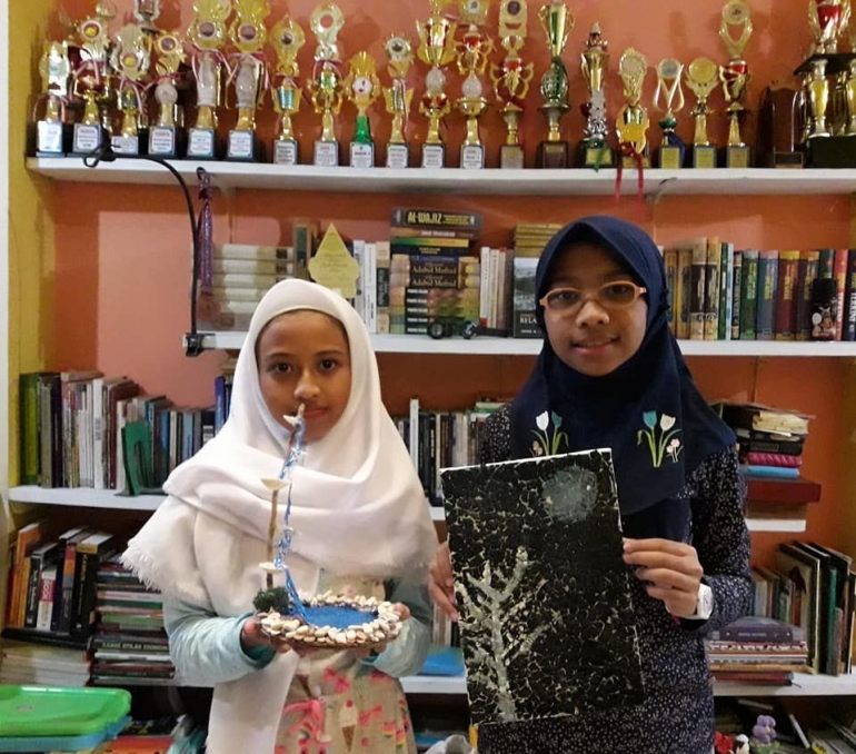 Maryam dan Nasywa siswa terbaik di Kelas 6A  SD Islam PB Soedirman angkatan 44 / 2020/dokpri