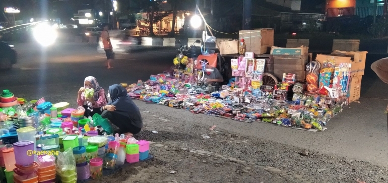 Pembeli dan Penjual yang Sama-sama Jongkok (tungging ; Bhs Banjar) Inilah Asal-usul Nama Pasar Tungging | @kaekaha