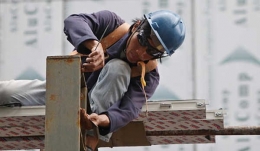 Profesi tukang (gambar dari beritasatu.com)