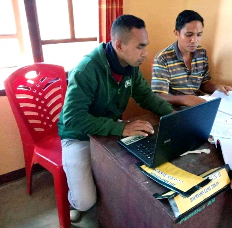 Penginputan Data Indeks Desa Membangun Tahun 2020 di Kantor Kepala Desa Adobala