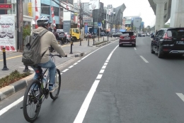 Jalur sepeda di sepanjang jalan Fatmawati, Jakarta Selatan. (KOMPAS.COM/WALDA MARISON) 