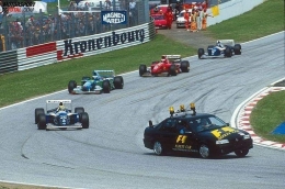 Opel Vectra Safety Car memimpin San Marino GP 1994
