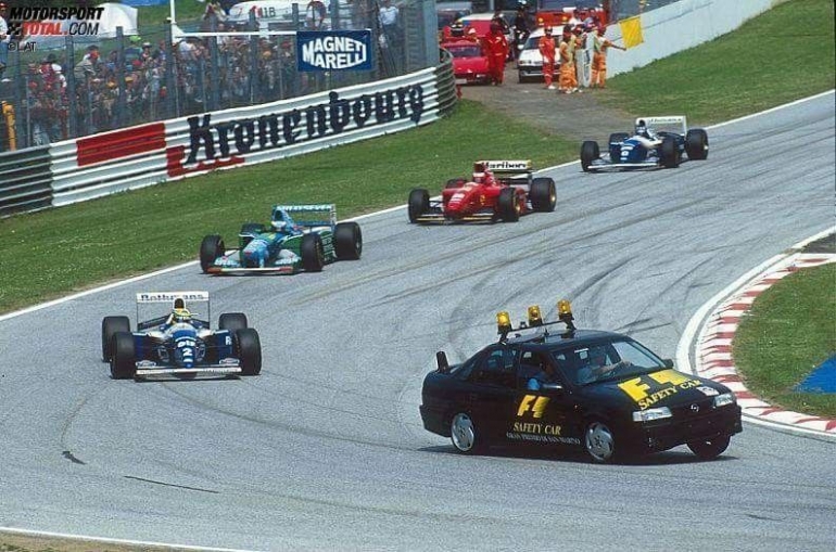 Opel Vectra Safety Car memimpin San Marino GP 1994