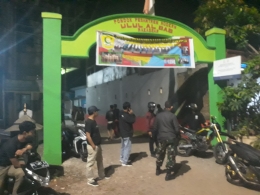 Situasi usai kejadian di Depan Pondok Pesantren Ulil Albab  di Jalan Daeng Ramang Kota Makassar