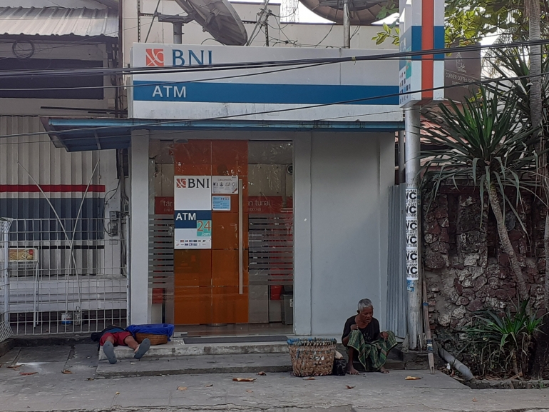 dokpri_pemandangan sebuah bilik ATM di Sumbawa,NTB