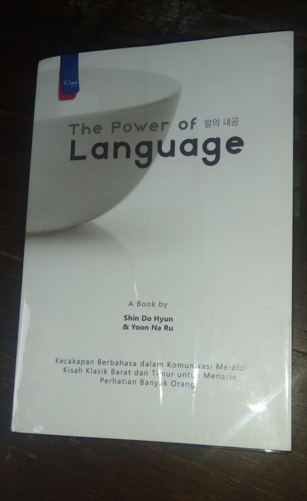 Buku The Power of Language yang juga dibaca V BTS. dokpri.