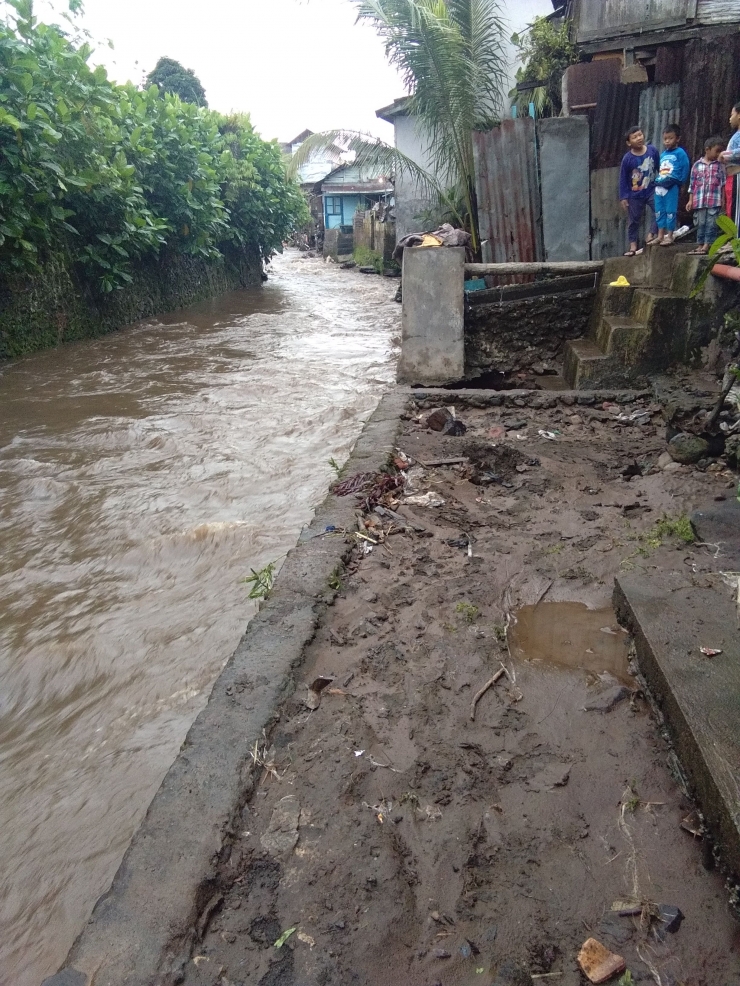 Sungai Pasar pasca banjir. foto diambil pagi hari 24/06/2020 (Sumber gambar: Dokumentasi Pribadi zaldychan)