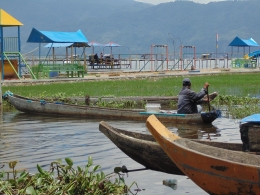 Nelayan Pulang Mencari Ikan/FOTO FATMI SUNARYA