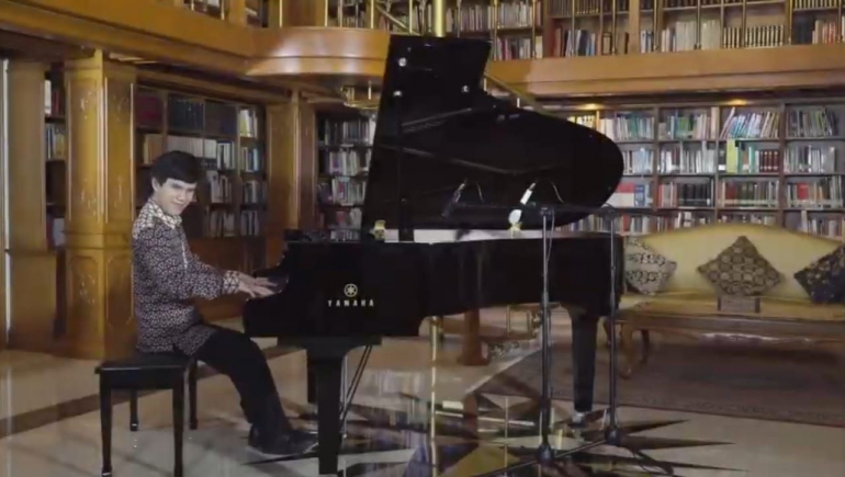 Michael Anthony, pemain piano istimewa yang sangat berbakat (foto: screenshot Youtube Budaya Saya)