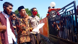 Dokpri. Ketika Syarifuddin Kepala Desa Cempi Jaya, menjawab tuntutan massa aksi, 