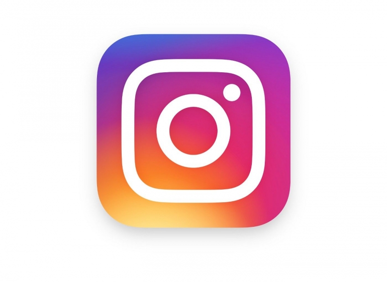 Logo Instagram (sumber: medium.com)