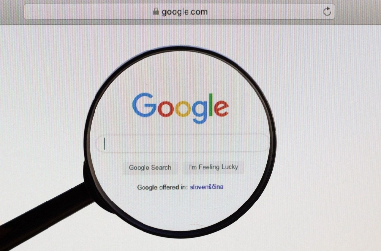 Logo Google Search (sumber: flickr milik Mark Verch)