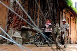 bersepeda onthel di kota lama - travel.kompas.com