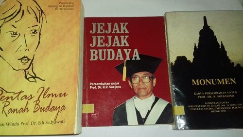 Tiga buku untuk para guru besar (Dokpri)