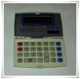 Kalkulator dengan baterai kancing (Dokpri)