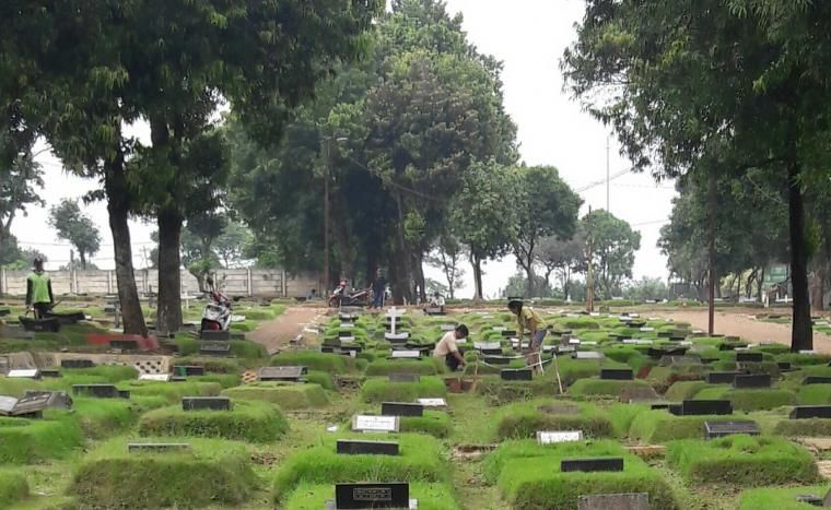 Barisan makam di TPU Kampung Kandang Jakarta Selatan (Dokpri)