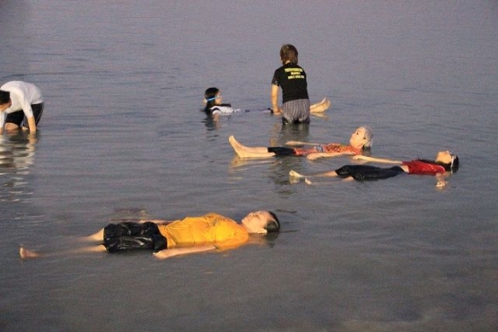 Mengambang di Laut Mati( dok pri )