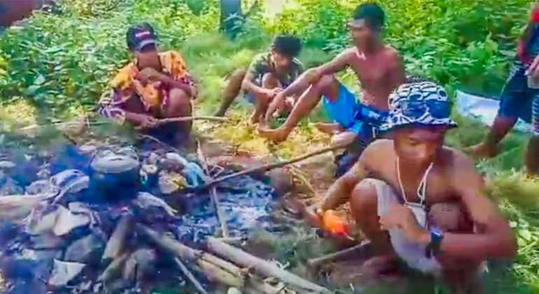 Memanggang ikan di Pulau Sangiang, dok. pribadi