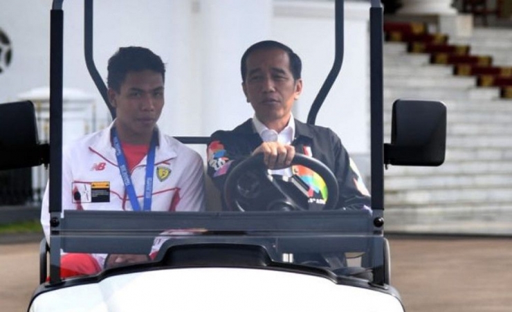Ilustrasi Presiden Joko Widodo sedang mengemudi. Sumber: twiter Joko widodo
