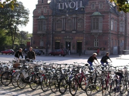 Parkir sepeda di Copenhagen. (sumber: koleksi pribadi)