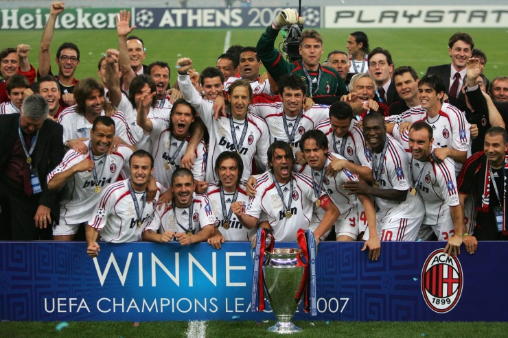 AC Milan ketika merayakan juara Liga Champions 2007 di Athena. | foto: bleacherreport.com