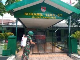 Koramil 1408-07/Ujung Pandang lakukan penyemprotan desinfektan di area Makoramil | dokpri