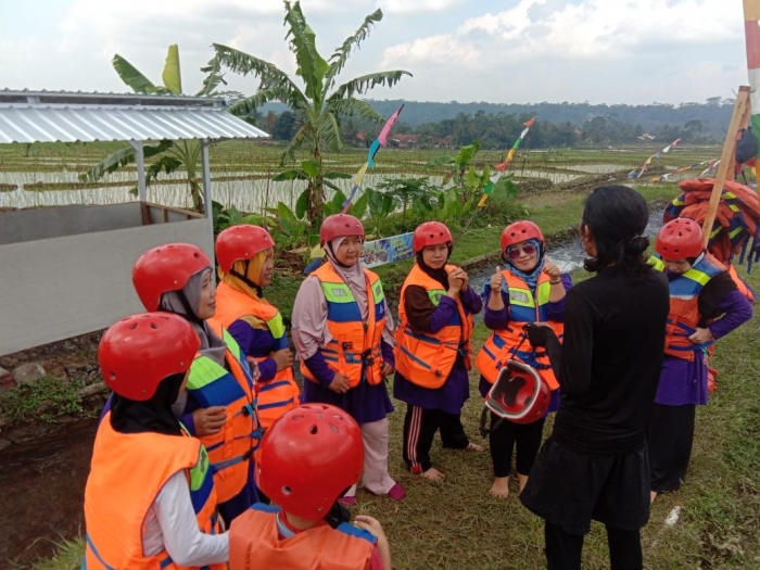 Ket.poto : pengarahan sebelum perjalanan | dok.Tamia