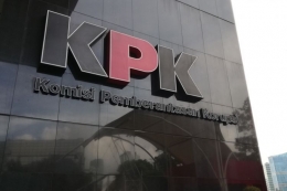 Logo KPK di Gedung KPK. foto: KOMPAS.com/DYLAN APRIALDO RACHMAN