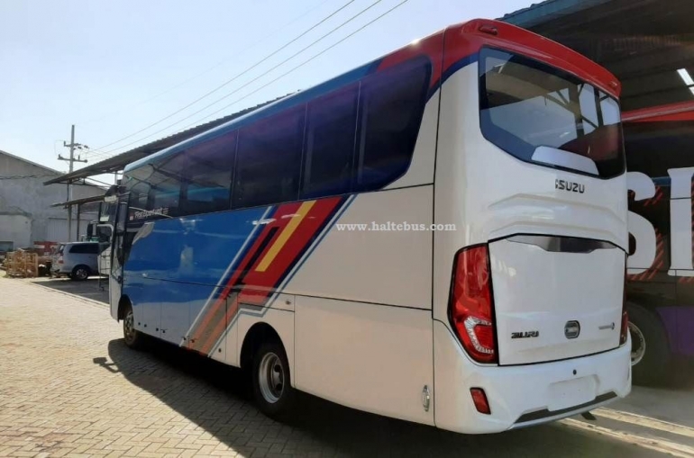 Bus Venom buatan Tentrem yang diganti nama menjadi Zuri untuk pasar ekspor Kenya. Foto: haltebus.com