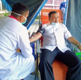 ASN Dinsos Aceh sedang Diambil Darahnya (doc Pribadi)