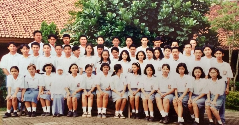 (Penulis bersama teman-teman kelas 3 Fis 2/ sumber foto dokumentasi pribadi)