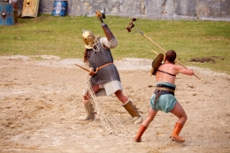 Para gladiator sedang bertarung. (Foto: theculturetrip.com).