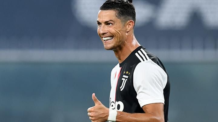 Cristiano Ronaldo melupakan kegagalan di final Coppa Italia dengan terus mencetak gol di empat pertandingan terkini Juventus. Dini hari tadi, dia mencetak gol free kick saat Juve menang 4-1 atas Torino di pekan ke-30 Liga Italia. Foto: Tempo/Reuters/Jennifer Lorenzini