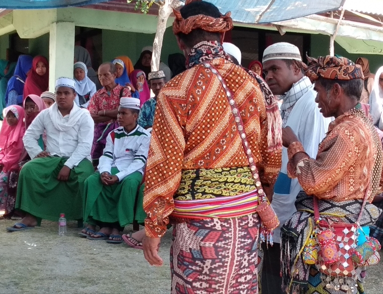 Penuturan Tonis dalam penyambutan tamu di Desa Falas, Kecamatan Kie, Kabupaten Timor Tengah Selatan-NTT | Dokumen Neno Anderias Salukh