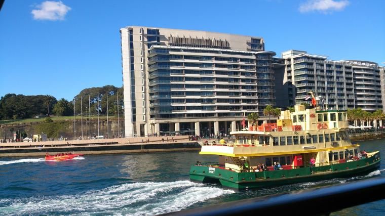 Ket Foto:menikmati keindahan Sydney lewat larut/dok.Roselina Tjiptadinata