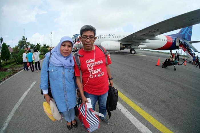 Berdua istri di Bandara Kota Bangka Provinsi Bangka Belitung (foto dok Nur Terbit)