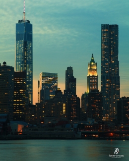 One World Trade Center, NYC (kiri). Sumber: Koleksi pribadi