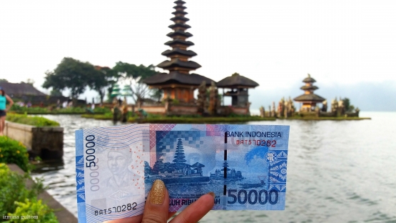 Pura Lingga Petak yang diabadikan dalam pecahan uang 50,000 rupiah | Foto: Dokumentasi pribadi