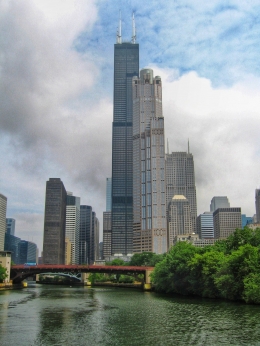 Sears Tower & Chicago River. Sumber: Koleksi pribadi