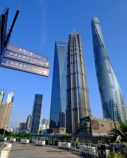 Shanghai Tower (depan kanan). Sumber: Koleksi pribadi