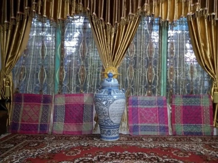 Lapek ketika dijadikani hiasan ruangan