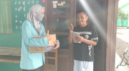 Kegiatan Edukasi dan pembagian paket (masker, handsanitiser, dan sabun) 