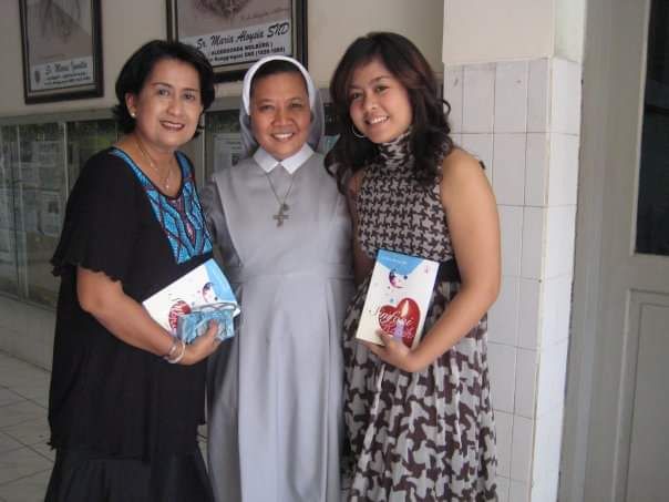 Bu Grace, Penulis, dr Bella Sang Keponakan ( dok pri )