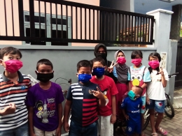 Pembagian masker kepada masyarakat Desa Panggungrejo/dokpri